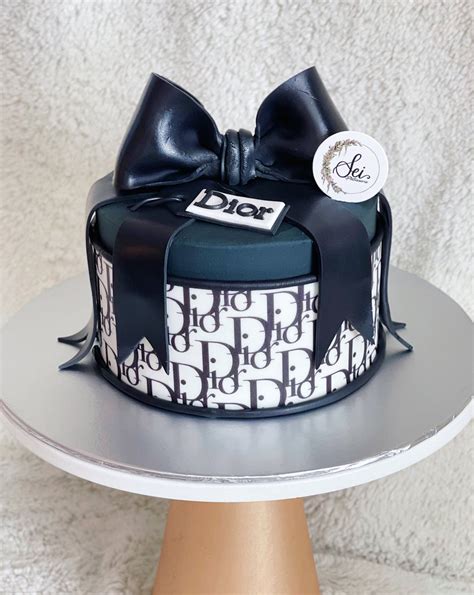 christian dior cake.